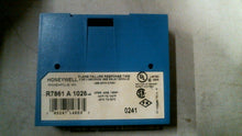 Load image into Gallery viewer, HONEYWELL R7861A-1026 DYNAMIC SELF CHECK ULTRAVIOLET FLAME AMPLIFIER -FREE SHIP