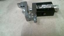 Load image into Gallery viewer, PARKER 404311000 POPPET VALVE W/TRIPPER 1/4 NPT 150PSI -FREE SHIPPING