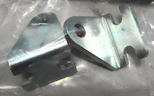 Load image into Gallery viewer, LOT/9 PARKER ATLAS COPCO L071310200 (49J942) PIVOT BRACKET PR 1-1/16" BORE *FSHP