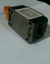 Load image into Gallery viewer, SIEMENS 3SE3120-1D LIMIT SWITCH 600VAC 10A -FREE SHIPPING