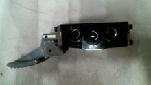 Load image into Gallery viewer, AAA PRODUCTS INTER. F02 AIR OR GAS PEDAL VALUE 250PSI 5 PORTS 1/4"NPTF -FREESHIP