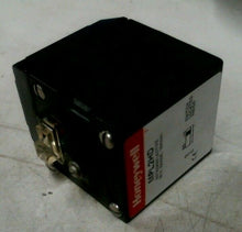 Load image into Gallery viewer, HONEYWELL MICRO SWITCH MPL2-HD RETROREFLECTIVE SENSOR 30FT 10SEC -FREE SHIPPING