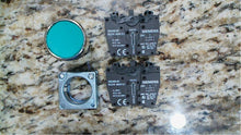 Load image into Gallery viewer, SIEMENS 3SB35000AA41 GREEN PB SWITCH W/2 CONTACTS 3SB3400-0D - FREE SHIPPING