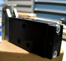 Load image into Gallery viewer, PARKER SCHRADER BELLOWS 410711000 MAN. AIR CONTROL SPOOL VALVE 4WAY 1/8" NPT *FS