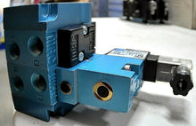 Load image into Gallery viewer, MAC VALVES 45A-LAD-DACJ-2KD PNEU SOLENOID VALVE 4 WAY 20-80PSI 1/8IN NPT *FR SH