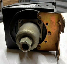 Load image into Gallery viewer, UNITED ELECTRIC CONTROLS TYPE J300 PRESSURE CONTROLLER 0-100PSI 15A *FREE SHIP*