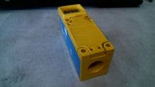 Load image into Gallery viewer, BANNER 2R1 SCANNER BLOCK MULTI BEAM -FREE SHIPPING