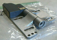 Load image into Gallery viewer, BANNER SI-HG63FQDR HINGE SAFETY INTERLOCK SWITCH 2 N.C. 1 N.O. CONTACTS *FRSHIP*