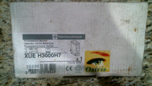 Load image into Gallery viewer, TELEMECANIQUE XUE-H3000H7 PHOTOELECTRIC SENSOR -FREE SHIPPING