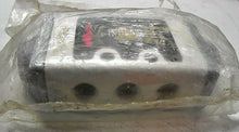 Load image into Gallery viewer, PARKER MILLER FLUID POWER 5122 PNEU SOLENOID VALVE 25-150PSI 120V 60HZ *FR SHP*