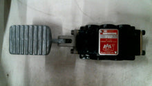 Load image into Gallery viewer, AAA PRODUCTS INTER. F02 AIR OR GAS PEDAL VALUE 250PSI 5 PORTS 1/4"NPTF -FREESHIP