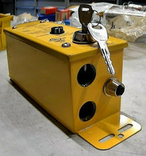 Load image into Gallery viewer, BANNER ENGINEERING EZAC-R11-QE8 73761-EZAC INTERFACE IP65 METAL BOX 2NO/1NC *FS*