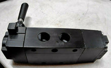 Load image into Gallery viewer, PARKER SCHRADER BELLOWS 521811000 MANUAL AIR CONTROL VALVE 4-WAY 3-POSITION *FS*