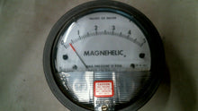 Load image into Gallery viewer, DWYER 2005C MAGNEHELIC PRESSURE GAGE 0-5 15PSIG -FREE SHIPPING