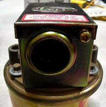 Load image into Gallery viewer, DWYER 1996-20 PRESSURE SWITCH SERIES 1900 (TYPE 1 ENCLOSURE) 45IN W.C. MAX *FS*