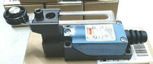 Load image into Gallery viewer, DAYTON 12T961 LIMIT SWITCH ROLLER LEVER 10A/250VAC SPDT LOT/6 -FREE SHIPPING