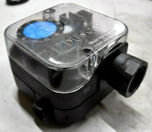 Load image into Gallery viewer, DUNGS 266936 (OLD P/N: 217-331A) AA-A2-6-5 AIR PRESSURE SWITCH 2"-20 WC *FR SHIP