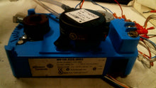 Load image into Gallery viewer, JOHNSON CONTROLS M9106-AGS-2N02 ACTUATOR & TRANSMITTER 53LBS 24VAC -FREE SHIP