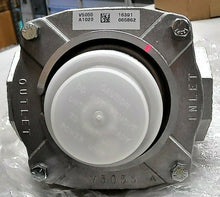 Load image into Gallery viewer, HONEYWELL V5055A 1020 INDUSTRIAL GAS VALVE W/ SAFETY SHUT OFF 1-1/2"NPT 5PSI *FS