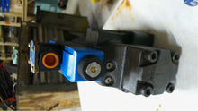 Load image into Gallery viewer, EATON VICKERS DIRECTIONAL CONTROL VALVE DG5V-8-H PILOT DG4V