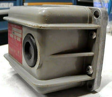 Load image into Gallery viewer, ROBERTSHAW VIBRASWITCH MODEL 366-A8 VIBRATION SWITCH, RESET TYPE *FREE SHIPPING*