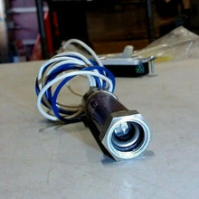 Load image into Gallery viewer, HONEYWELL C7027A-1049 MINIPEEPER UV SENSOR 1/2" SIGHT PIPE 0-215 DEGREES F *FSHP