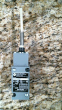 Load image into Gallery viewer, ALLEN BRADLEY 802T-WSP OILTIGHT LIMIT SWITCH SER.J -FREE SHIPPING