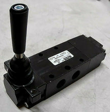 Load image into Gallery viewer, PARKER SCHRADER BELLOWS 521811000 MANUAL AIR CONTROL VALVE 4-WAY 3-POSITION *FS*