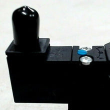 Load image into Gallery viewer, PARKER SCHRADER BELLOWS B522BB553C SOLENOID VALVE 120VAC 2POSITION 3/8"NPT *FSHP