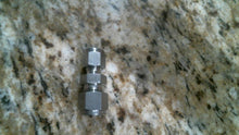 Load image into Gallery viewer, SWAGELOK SS-600-6- TUBE FITTING 3/8" X 1/4" REDUCING UNION -FREE SHIPPING