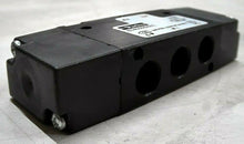 Load image into Gallery viewer, PARKER SCHRADER BELLOWS B340000XXC 1/8" DBL AIR PILOT 4 WAY VALVE 1/8" NPT *FSHP