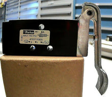 Load image into Gallery viewer, PARKER SCHRADER BELLOWS 410711000 MAN. AIR CONTROL SPOOL VALVE 4WAY 1/8" NPT *FS