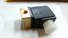 Load image into Gallery viewer, BURKERT 00462634 3/2 WAY SOLENOID 24BVDC 232PSI -FREE SHIPPING