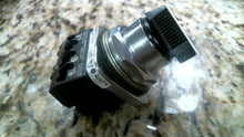 Load image into Gallery viewer, SIEMENS 52SA2AABK1 SELECTOR OPERATOR 2 POS. A CAM SHORT LEVEL SWITCH -FREE SHIP