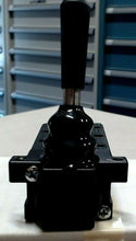 Load image into Gallery viewer, PARKER SCHRADER BELLOWS 520811000 LEVER/SPRING RETURN VALVE 4WAY 2POSITION *FSHP