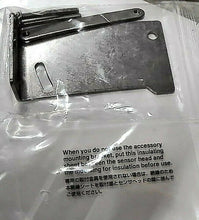 Load image into Gallery viewer, KEYENCE IL-300 LASER SENSOR CLASS 2 LASER PRODUCT *FREE SHIPPING*