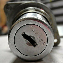 Load image into Gallery viewer, GE GENERAL ELECTRIC CR2940 UN 200D SELECTOR SWITCH KEY OPER 2POS KEY *FREE SHIP*