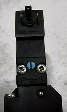 Load image into Gallery viewer, PARKER SCHRADER BELLOWS B562BB553C/B DOUBLE SOLENOID VALVE 4WAY 3POSITION *FRSHP