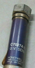 Load image into Gallery viewer, HONEYWELL C7027A-1049 MINIPEEPER UV SENSOR 1/2" SIGHT PIPE 0-215 DEGREES F *FSHP