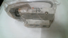 Load image into Gallery viewer, SMC SV3100-5W1U-02N PNEUMATIC SOLENOID VALUE 5-Ports 24VDC -FREE SHIPPING