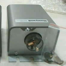 Load image into Gallery viewer, HONEYWELL Q624A-1014 FLAME SAFETY ACCESSORY IGNITION CONTRL SPARK GENERATOR *FS*