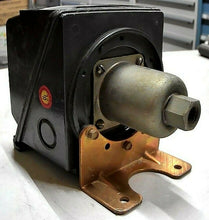Load image into Gallery viewer, UNITED ELECTRIC CONTROLS TYPE J300 PRESSURE CONTROLLER 0-100PSI 15A *FREE SHIP*