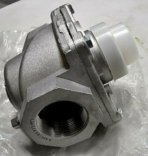 Load image into Gallery viewer, HONEYWELL V5055A 1020 INDUSTRIAL GAS VALVE W/ SAFETY SHUT OFF 1-1/2"NPT 5PSI *FS