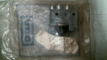Load image into Gallery viewer, ARO INGERSOLL RAND 202-2-C PNEUMATIC MINI VALVE 3 PORT 150PSI -FREE SHIPPING