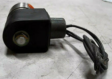 Load image into Gallery viewer, PARKER SKINNER HONEYWELL 7C11P3 14 1SHF7 & 7125SN2SN00 SOLENOID VALVE *FREESHIP*