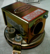 Load image into Gallery viewer, DWYER 1910-1 PRESSURE SWITCH -FREE SHIPPING