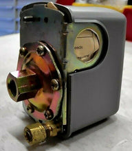 Load image into Gallery viewer, SCHNEIDER SQUARE D 9013FHG2J27M1X PRESSURE SWITCH 575VAC 1HP 100PSI 690kPa *FS*
