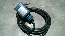 Load image into Gallery viewer, EATON CUTLER HAMMER 1451B-6511 POLARIZED REFLEX 90-12VAC SER.B2 -FREE SHIPPING