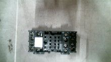 Load image into Gallery viewer, ALLEN BRADLEY 700-HN103 14 BLADE SOCKET SER.B 300VAC 7A -FREE SHIPPING