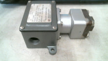 Load image into Gallery viewer, UNITED ELECTRIC CONTROLS J6-S52-8749 PRESSURE SWITCH 2500PSI 15A 480VAC-FREESHIP